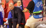 Zidane sút bóng ăn mừng phấn khích sau bàn thắng của Olise