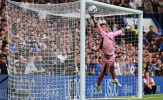 Tottenham và Liverpool tranh mua Tzolakis