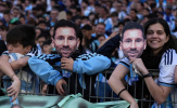CĐV Argentina đổ ra đường tri ân Messi trong trận cuối cùng cho đội tuyển