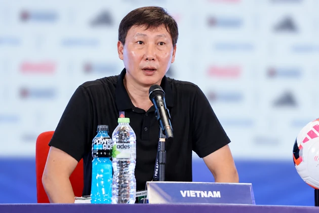 HLV Kim Sang-sik đau đầu vì hai bài toán nhân sự trước thềm Asian Cup 2027
