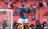 Hincapie rời sân trên cáng sau trận thắng của Arsenal