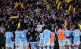 Giải mã biểu tượng chuối bơm hơi của fan Man City tại Anfield