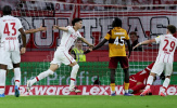 Ngôi sao Nhật Bản đưa Freiburg lên đỉnh Bundesliga