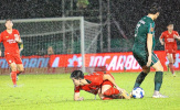 Nương tay pha đá xấu Đình Bắc, trọng tài FIFA nguy cơ bị treo còi