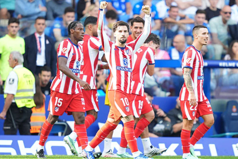 Hạ Espanyol phút 89, Atletico Madrid duy trì thế bám đuổi Barca
