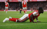Huyền thoại Liverpool gọi Bukayo Saka là kẻ gian lận vì thói ăn vạ