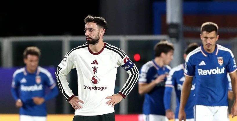 Bruno Fernandes bực tức khi bị Carrick rút khỏi sân