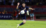 Supachok trượt dài sau bàn thắng thiếu fair-play vào lưới Việt Nam