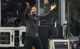 Fan Bournemouth hát chế nhạo Amorim sau trận thắng Milan
