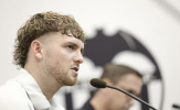 Harvey Elliott nhận 2 thẻ vàng trong 1 phút khiến Valencia bại trận