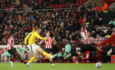 Trafford rực sáng, Leeds vất vả chia điểm Sunderland