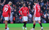 CĐV Man United lũ lượt bỏ về sau bàn thua thứ hai