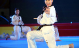 Dàn người đẹp taekwondo khuấy động đêm lễ hội
