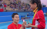 Video: VĐV được bạn trai cầu hôn ngay sau khi nhận huy chương