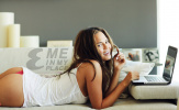 Chrissy Teigen: Chân dài gây sốt với sở thích tắm tiên