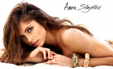 Amra Silajdzic: Nàng WAGs sở hữu vòng một 90cm