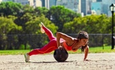 Cặp mông siêu nảy nở của chân dài mê yoga