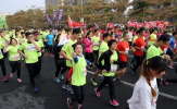Điểm tin thể thao 22/12: Giải Marathon Trung Quốc toàn trò bịp bợm ; ‘Đao phủ’ 52 tuổi rớt đài khi thách đấu ĐKVĐ