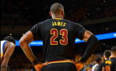 Màn trình diễn giúp LeBron James lần nữa đi vào lịch sử NBA