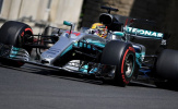 Azerbaijan Grand Prix: Lewis Hamilton giành pole ngoạn mục