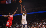 Mất buzzer beater, Warriors thua ngược đau đớn trước Rockets ngày ra quân