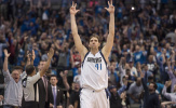 HLV Brad Stevens: Nowitzki đừng giải nghệ nếu vẫn còn yêu bóng rổ