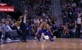 CĐV Warriors 'thót tim' vì chấn thương của Stephen Curry