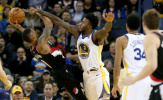 Jordan Bell cho Damian Lillard bật ngửa, Warriors nhấn chìm Blazers ở Oracle Arena