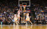 Ảnh nóng NBA 2017-18: Warriors biến trận đấu thành sân tập