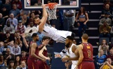 Ảnh nóng NBA 2017-18: Kỵ Sĩ hành hạ 'Bầy Gấu' tội nghiệp