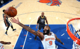 Ảnh nóng NBA 2017-18: Nhà vua hành hạ Knicks