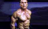 Arnold Schwarzenegger vượt qua thử thách phẫu thuật ở tuổi 70