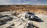 Land Rover đưa công nghệ phản ứng trên mọi địa hình lên xe tự lái