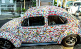 Fan cuồng World Cup dán 1.500 bức hình cầu thủ phủ kín xế cổ Beetle