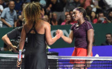 Nhọc nhằn hạ Osaka, Stephens thắng trận đầu tiên tại WTA Finals