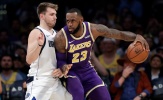 Lebron James đóng vai người hùng, giải cứu Lakers khỏi một thất bại trước Mavericks vào ngày Halloween