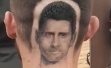 Fan Djokovic 'thửa' kiểu đầu theo hình thần tượng
