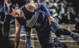 Dallas Mavericks gặp hoạn nạn khi có nguy cơ mất đi thủ lĩnh tinh thần do đứt gân chân
