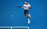 Federer 'xử đẹp' sao trẻ của Mỹ trong trận đấu thứ 100 tại Australian Open