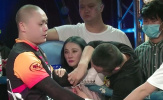 Người vợ khóc khi chứng kiến chồng thua Nhất Long