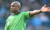 Trọng tài da đen đầu tiên ở Premier League, Uriah Rennie qua đời ở tuổi 65
