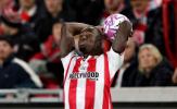 Brentford thăng hoa nhờ vũ khí ném biên của Michael Kayode