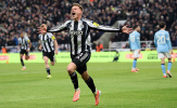 Harvey Barnes bùng nổ, giúp Newcastle hạ Man City