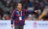 HLV Thawatchai cúi đầu nhận lỗi sau trận chung kết SEA Games 33 trước U22 Việt Nam