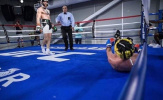 Conor McGregor knock-out nhà vô địch quyền anh khi đấu tập