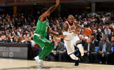 King LeBron chói sáng, Cavaliers nhọc nhằn đả bại Celtics ngày khai mạc NBA 2017-18