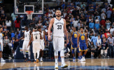Marc Gasol làm lu mờ dàn sao Warriors, Grizzlies đại thắng nhà ĐKVĐ