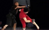 Đá lộn vòng đẹp mắt, tay đấm MMA hạ knock-out võ sư karate