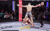 Mời đối thủ ra đòn, võ sĩ MMA bị đấm knock-out