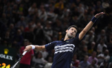 Để tài năng trẻ chủ nhà giành 2 break, Djokovic có ngày ra quân nhọc nhằn ở Paris Masters